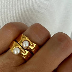 women goldpearl ring boogzel
