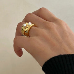 women goldpearl ring boogzel