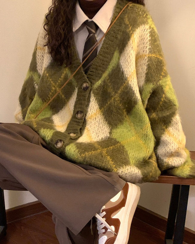 This vintage-inspired green oversized cardigan has a soft knit construction, an argyle pattern all over, front button closures, and long sleeves