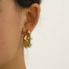 minimalist aesthetic flower earrings boogzel clothing