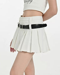 A cute pleated mini skirt featuring a high-waist design. It includes loops for two belts, adding a modern and edgy touch to the classic pleated silhouette