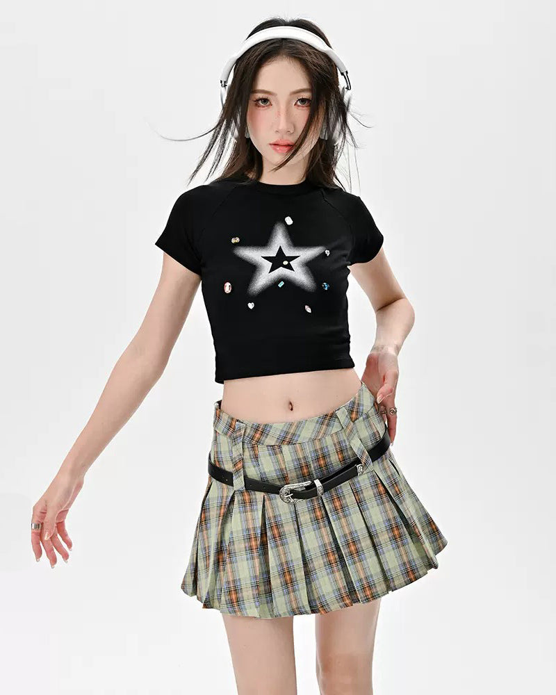 A stylish green preppy plaid pleated mini skirt featuring a high-waist design and loops for two belts. The skirt has a classic checkered pattern with a pleated structure, perfect for school outfits