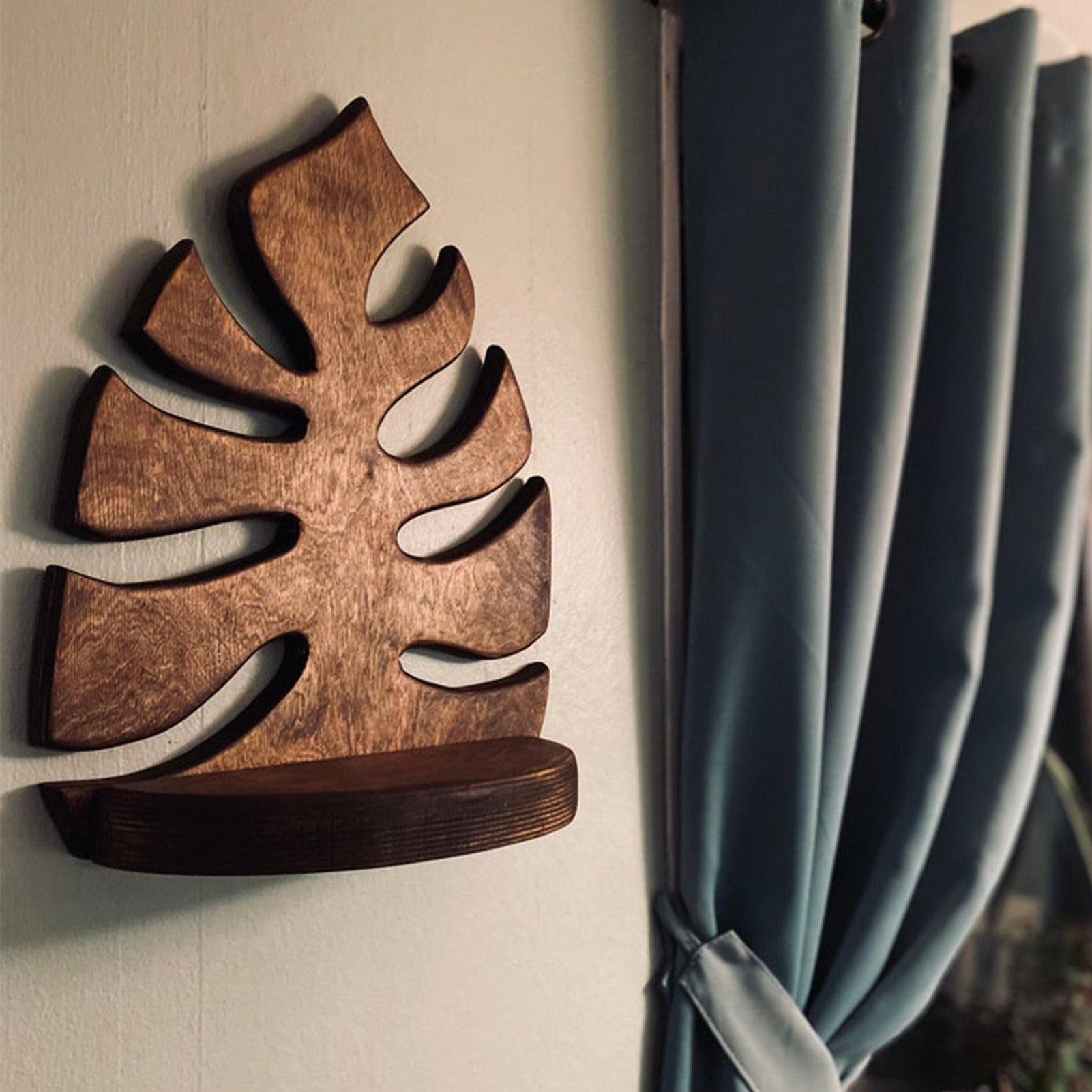 plantmom aethetic Monstera Leaf Wooden Shelf boogzel apparel