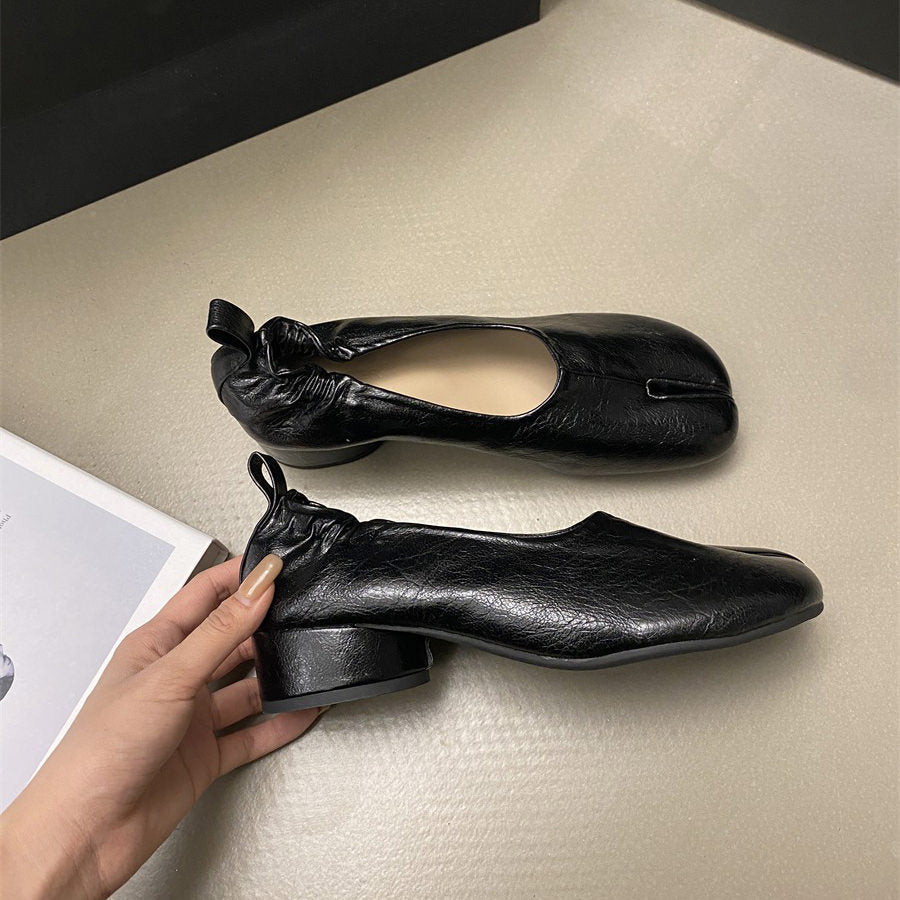 Leather ballet flats featuring a split toe tabi design and a gathered detail - boogzel clothing