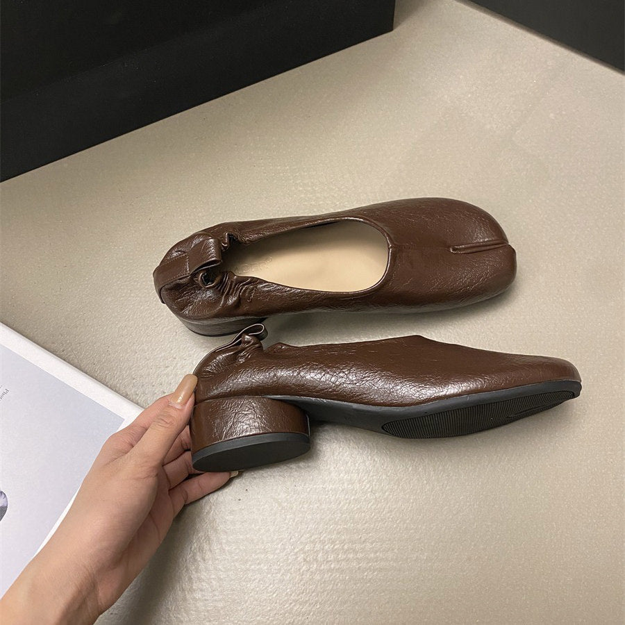 Leather ballet flats featuring a split toe tabi design and a gathered detail - boogzel clothing