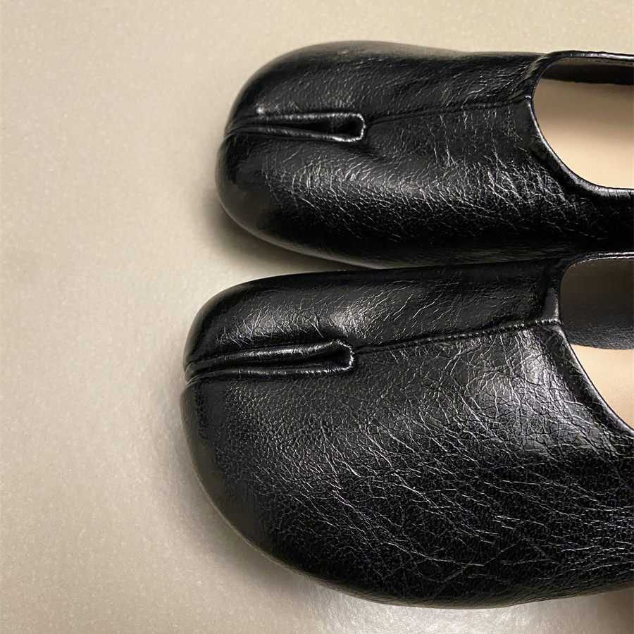 Leather ballet flats featuring a split toe tabi design and a gathered detail - boogzel clothing