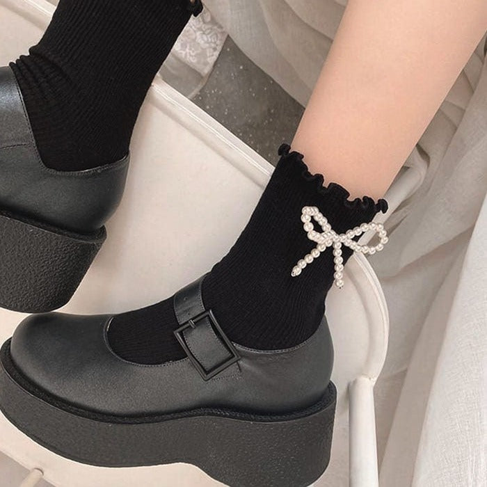 pearl bow socks boogzel apparel
