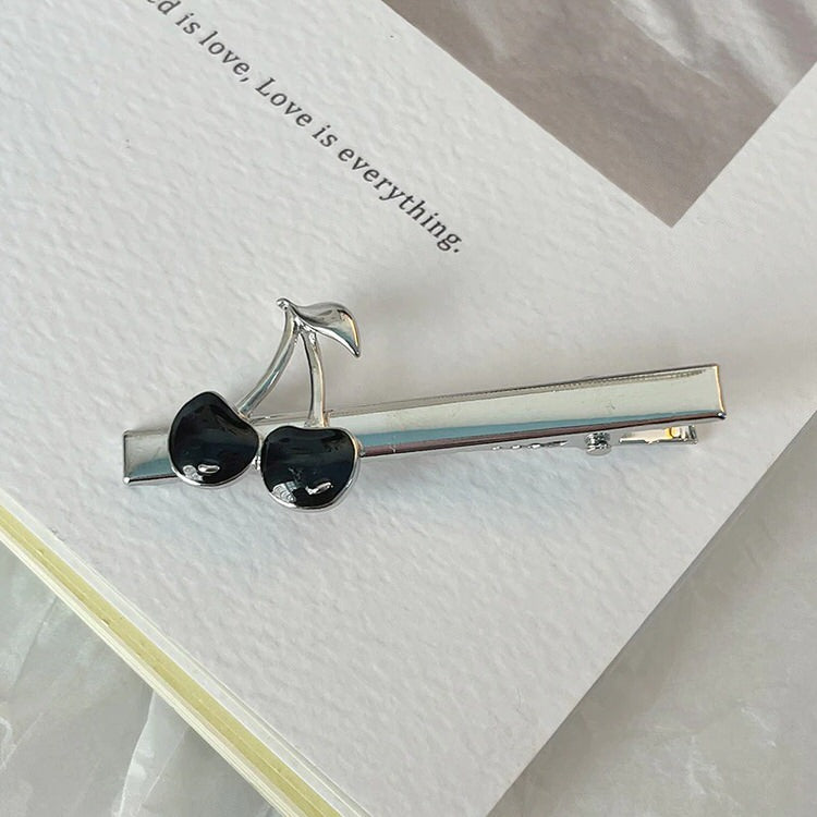 grunge aesthetic hair clip boogzel apparel