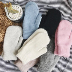soft aesthetic warm gloves boogzel apparel