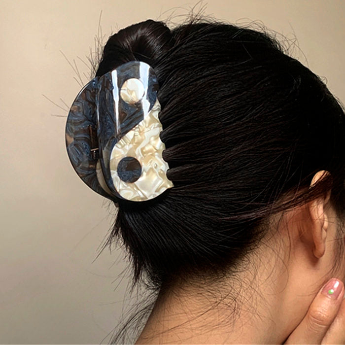 yin yang hair claw boogzel apparel