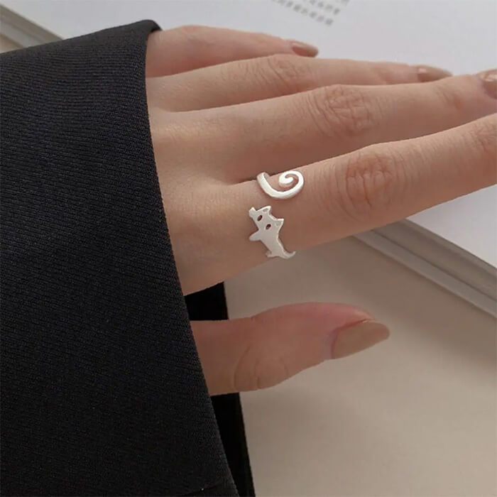 cat with long tail ring boogzel clothing