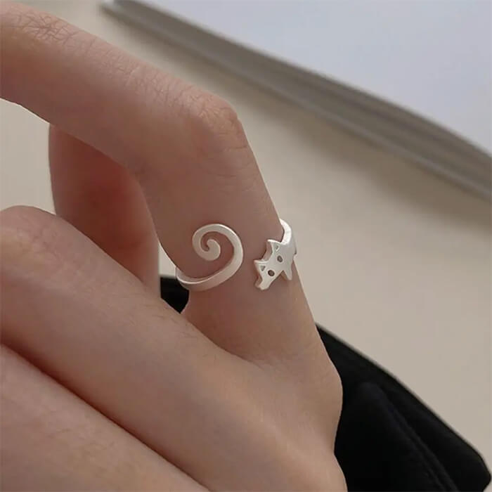 cat with long tail ring boogzel clothing