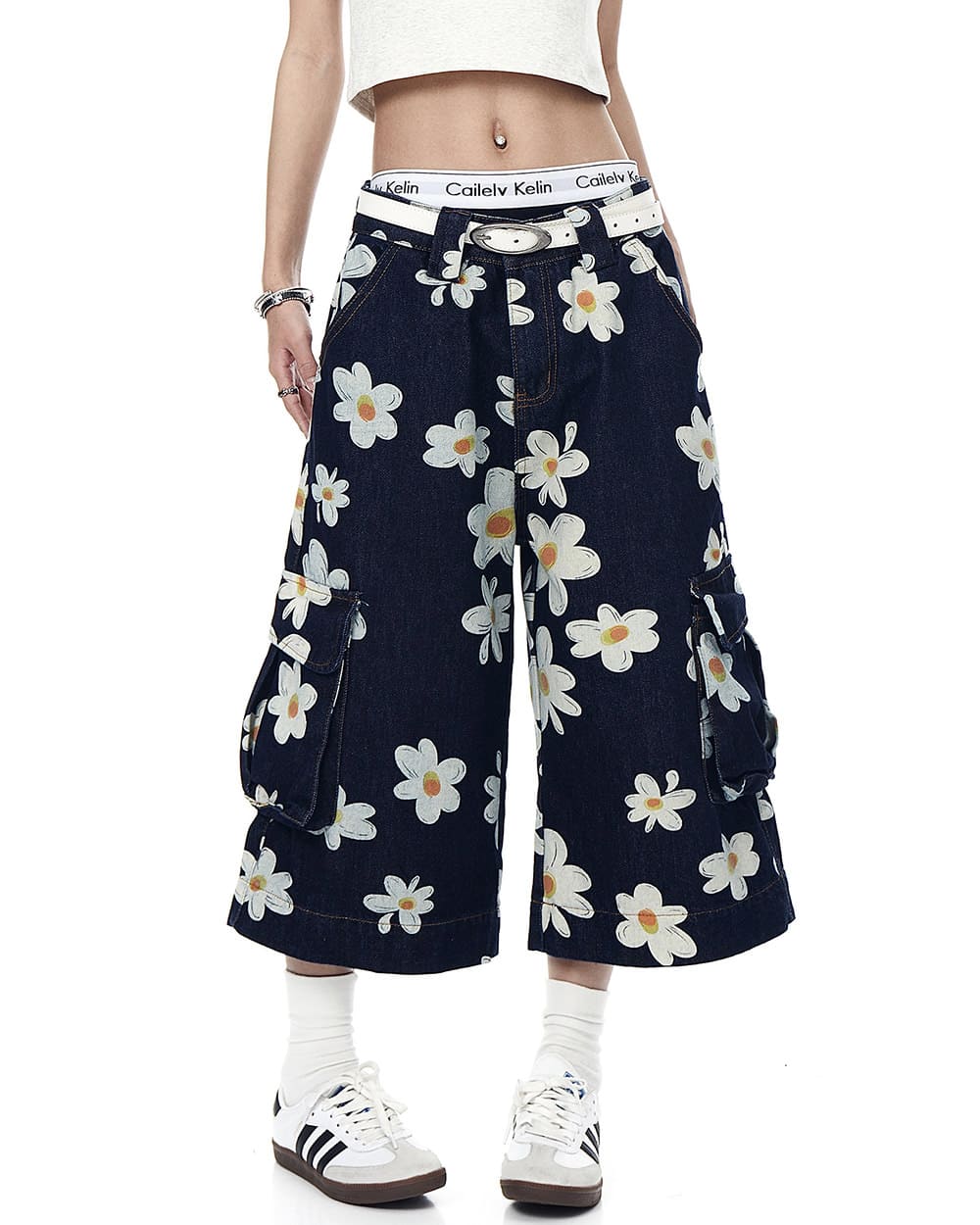 daisy print wide leg cargo shorts boogzel clothing