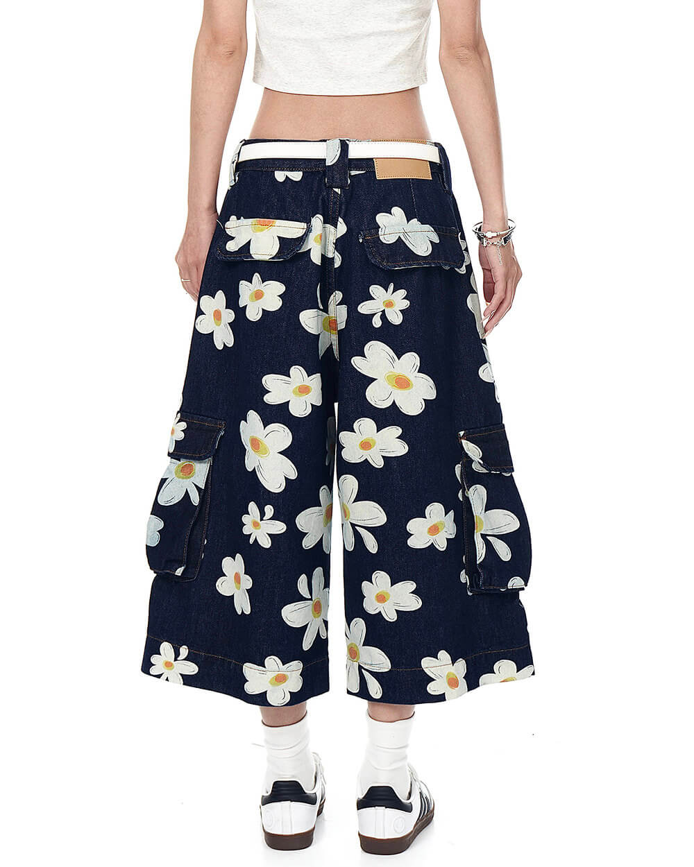 daisy print wide leg cargo shorts boogzel clothing