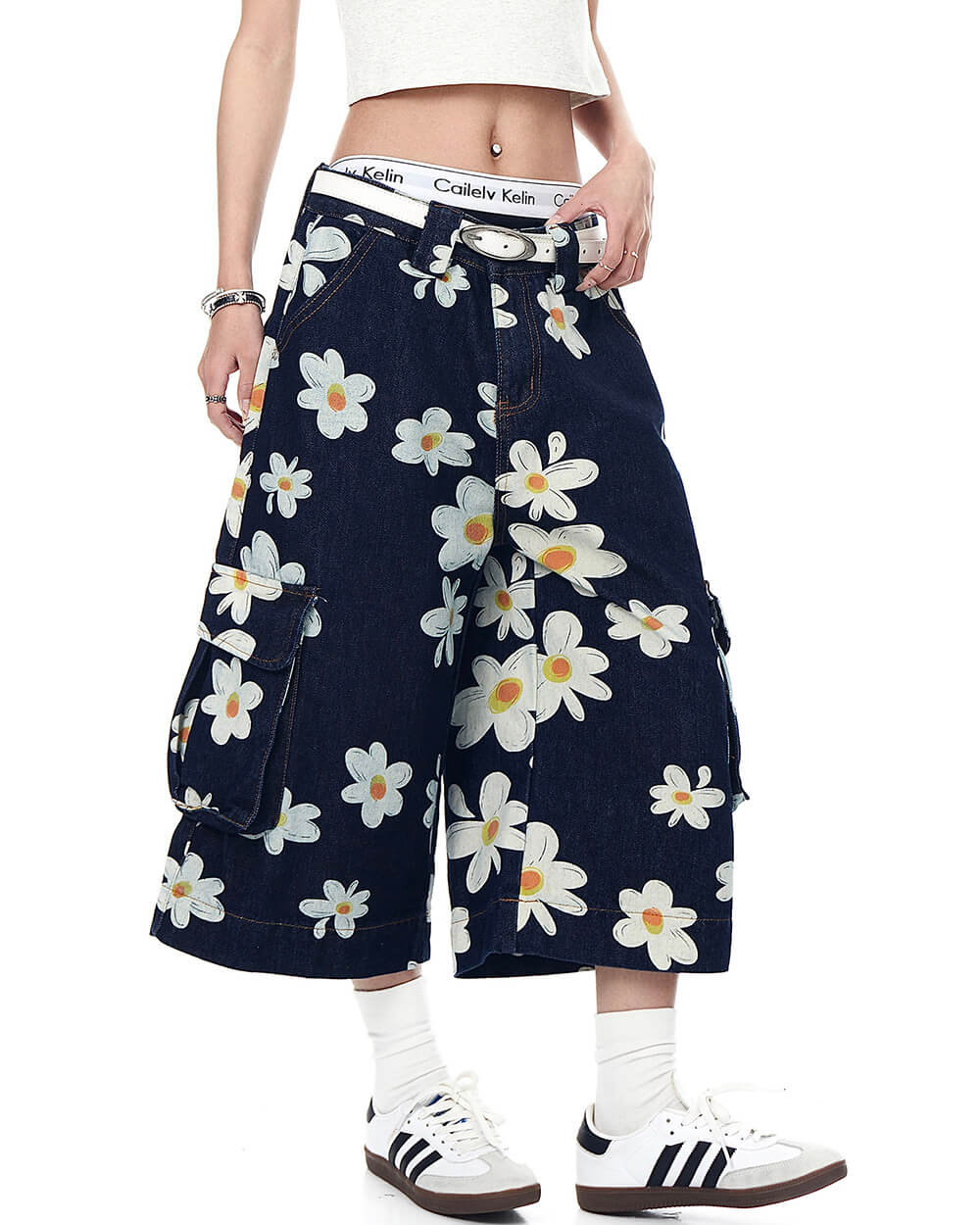 daisy print wide leg cargo shorts boogzel clothing