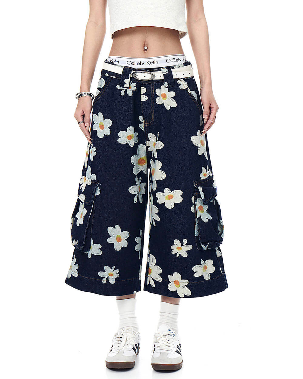 daisy print wide leg cargo shorts boogzel clothing