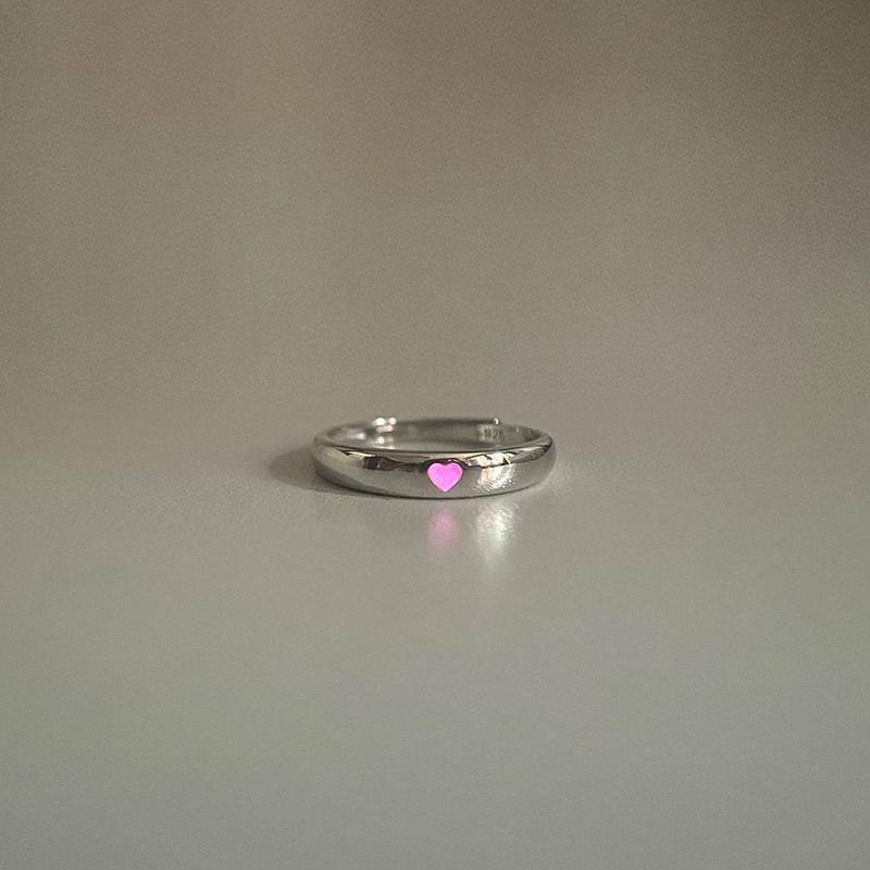 Glow In Dark Heart Ring boogzel clothing