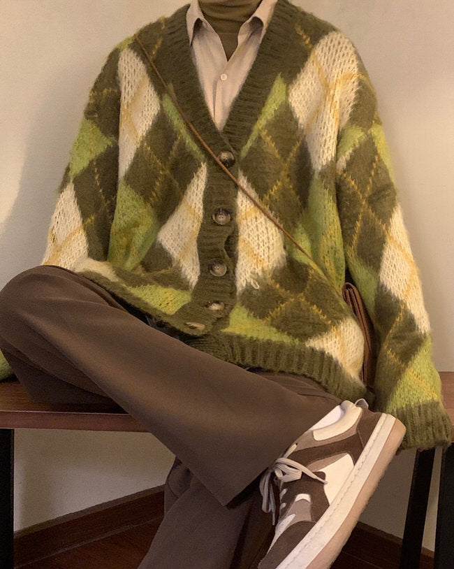This vintage-inspired green oversized cardigan has a soft knit construction, an argyle pattern all over, front button closures, and long sleeves