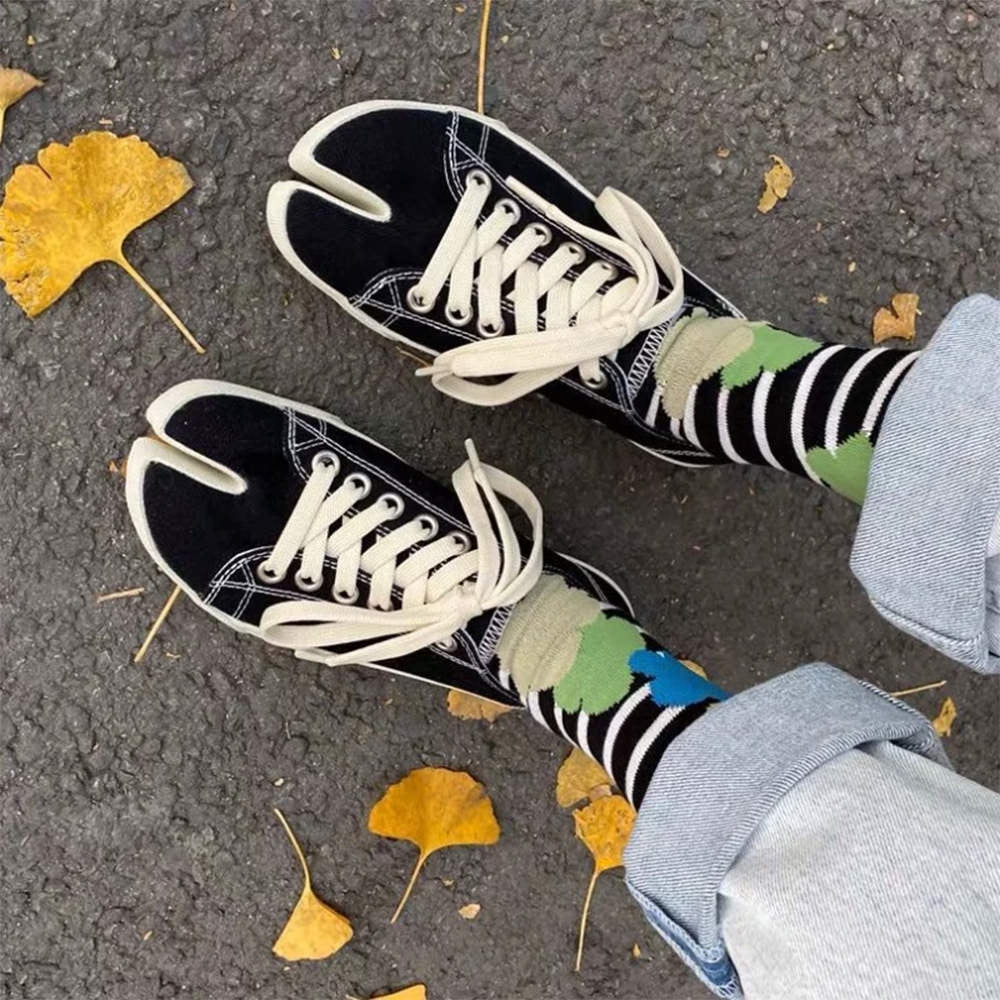 indie flower striped tabi socks boogzel clothing