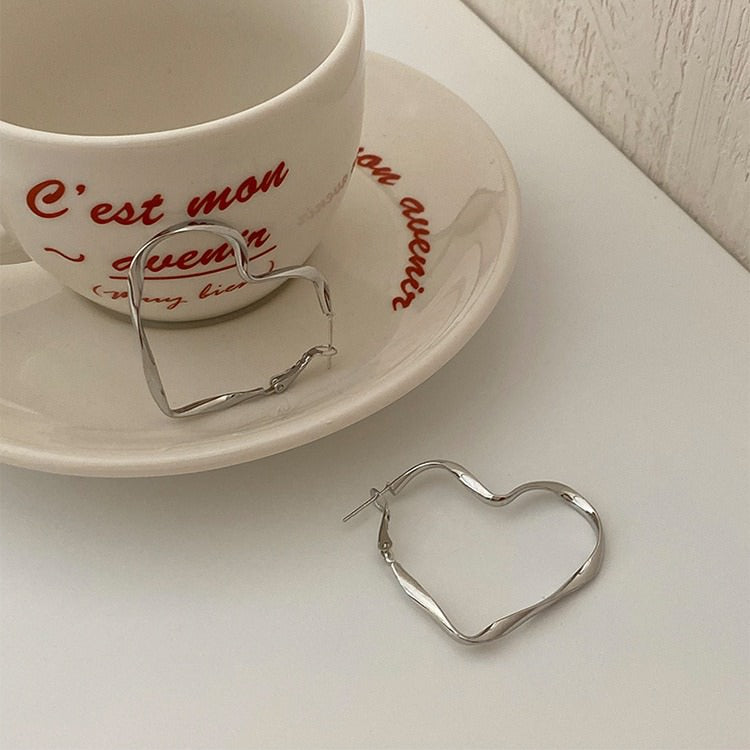 Treat yourself to a little minimalistic love with these chic Minimalist Aesthetic Heart Earrings!