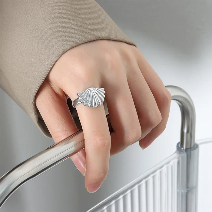 minimalist aesthetic shell ring boogzel clothing