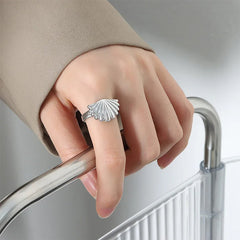 minimalist aesthetic shell ring boogzel clothing