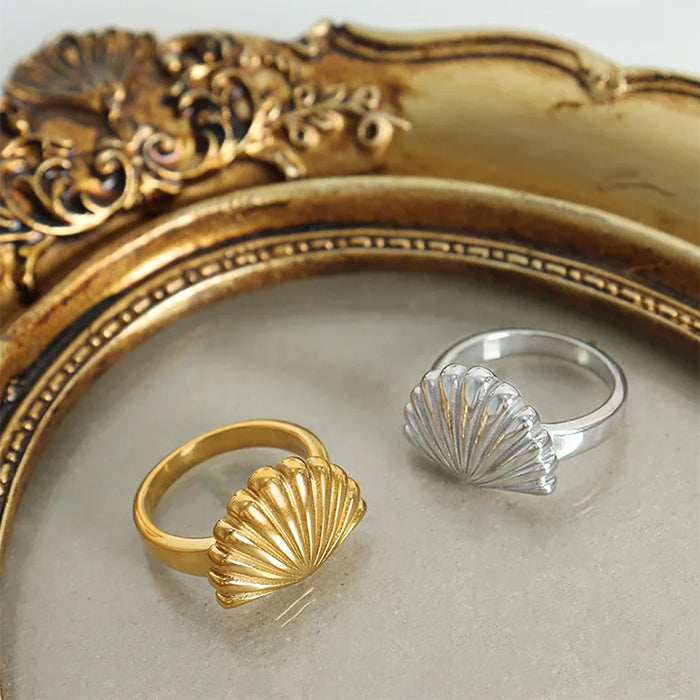minimalist aesthetic shell ring boogzel clothing