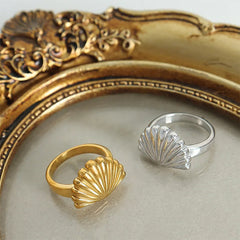 minimalist aesthetic shell ring boogzel clothing