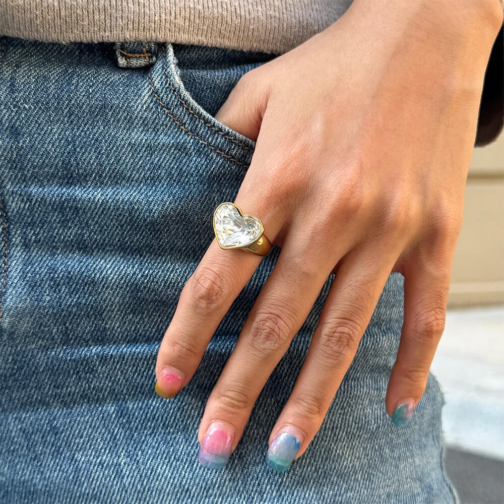 oversized heart ring boogzel clothing