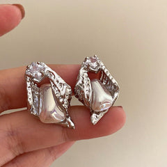Pure Flirting Pearl Earrings - aesthetic ewelry - boogzel clothing