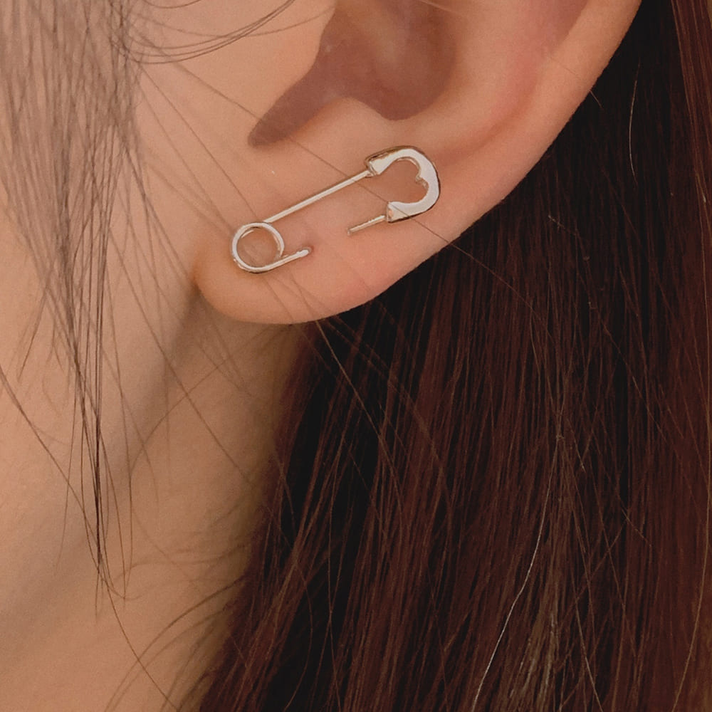 safety pin earrings boogzel clothing