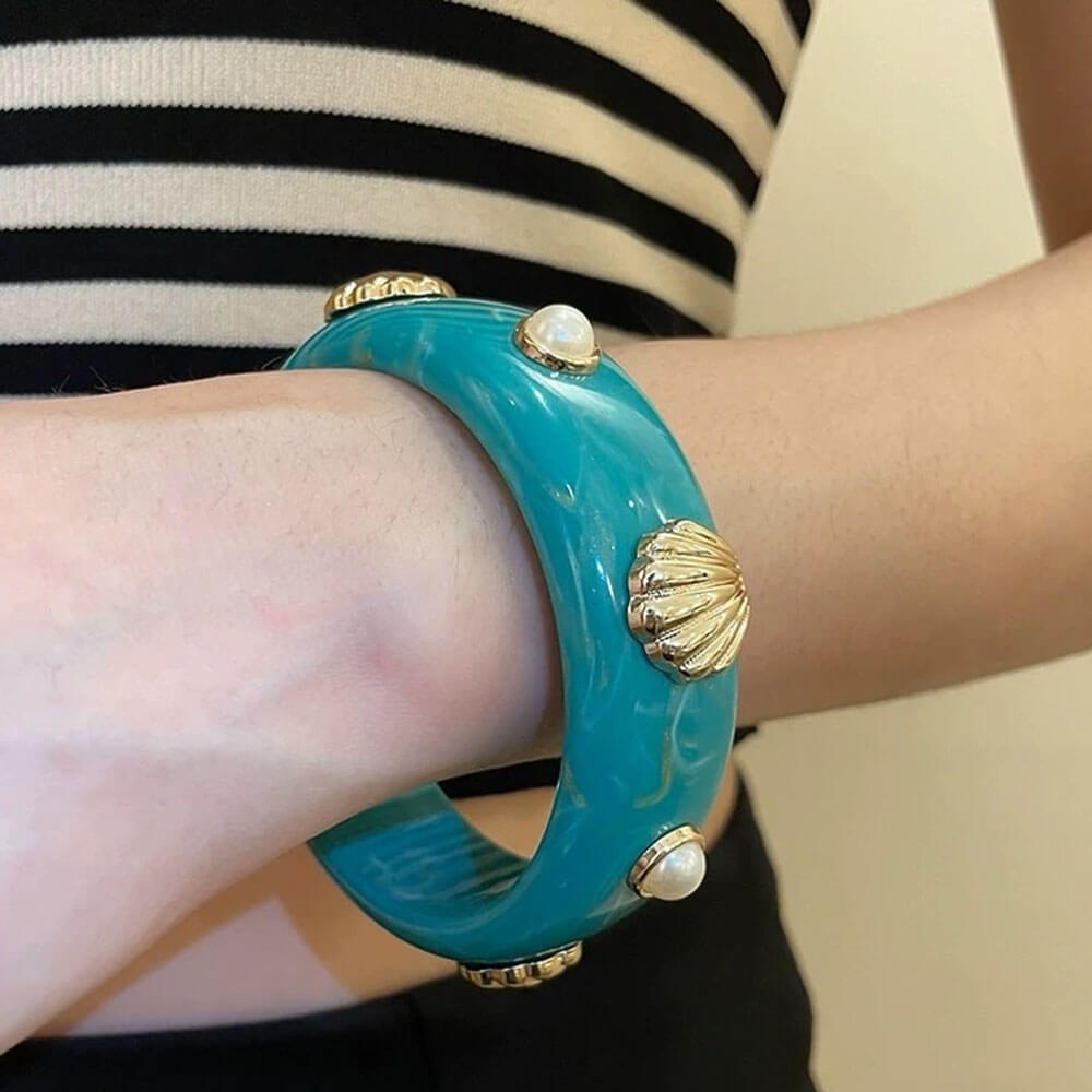 seashell oversized bracelet boogzel clothing