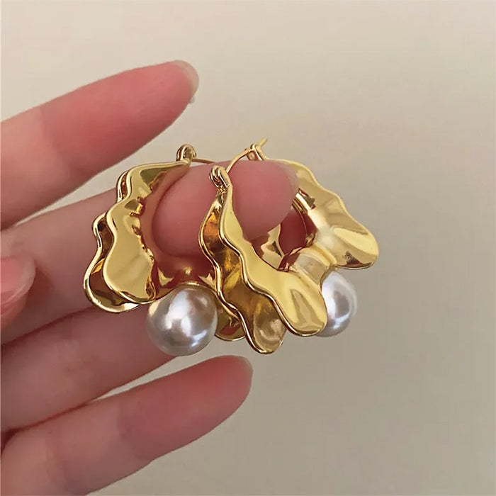 vintage pearl wavy earrings boogzel clothing