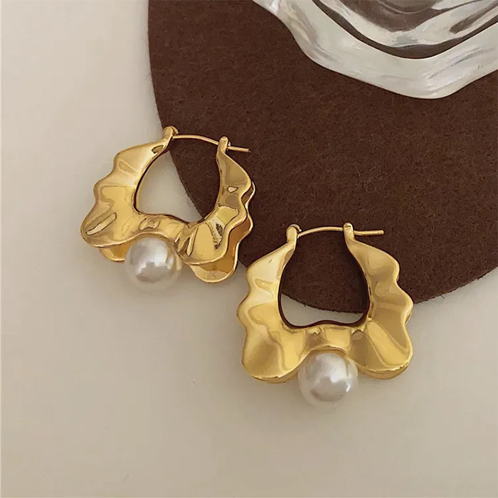 vintage pearl wavy earrings boogzel clothing