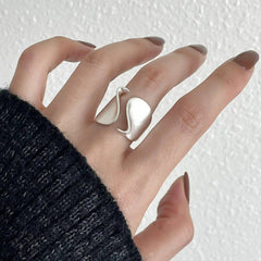 wide wavy band ring boogzel clothing