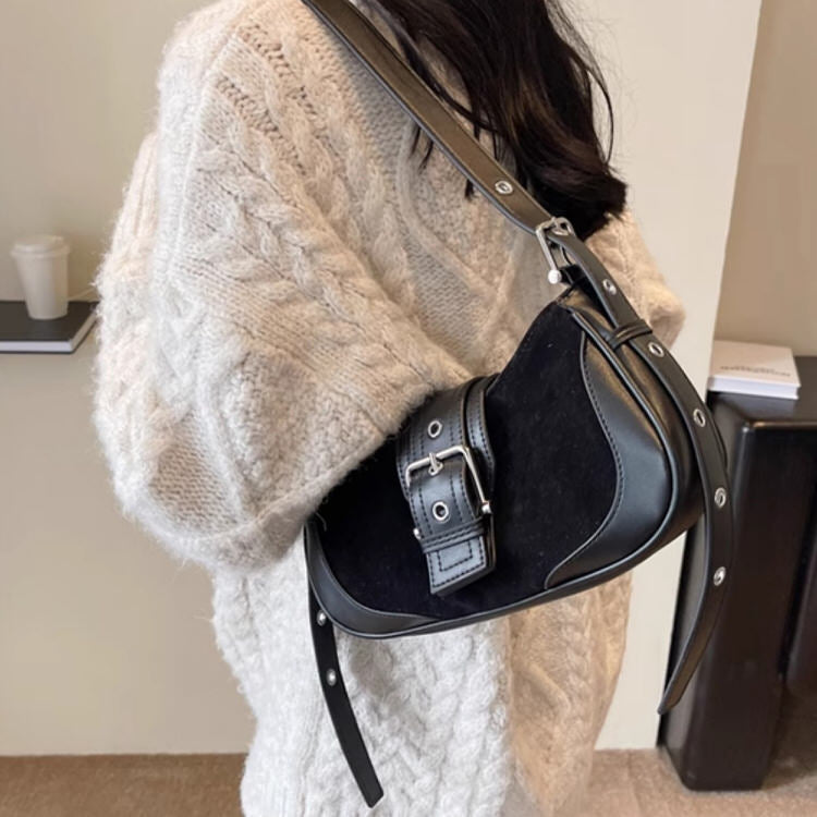 brown y2k aesthetic baguette bag boogzel clothing