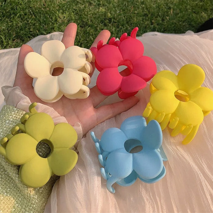 y2k flower hair claw boogzel clothing