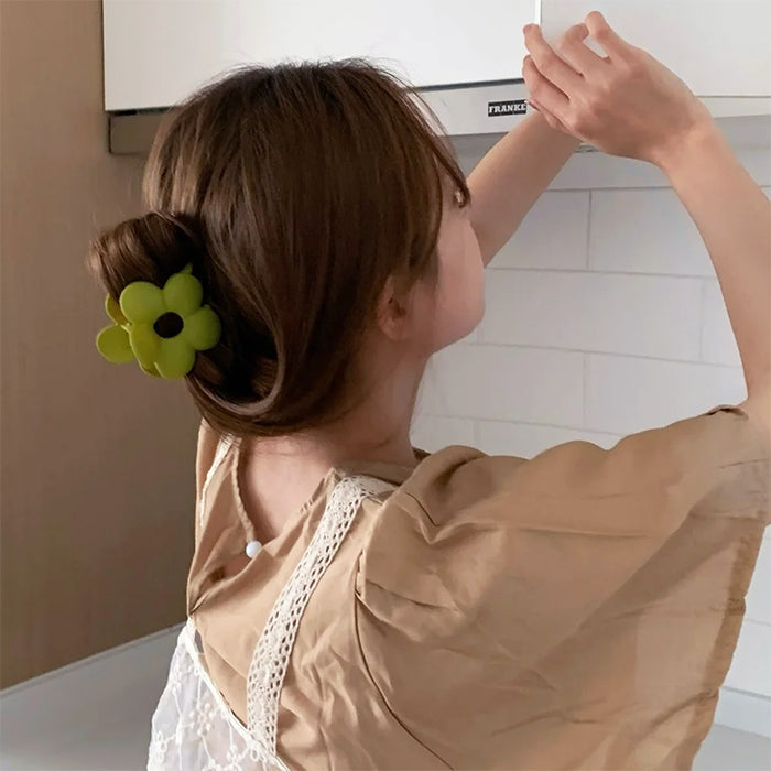 y2k flower hair claw boogzel clothing